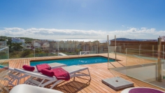 Contemporary penthouse with sea views located at walking distance to Talamanca Beach