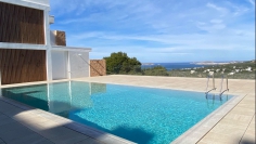 Stunning contemporary penthouse with amazing panoramic sea views close to the beach