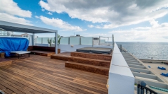 Schitterend penthouse met groot dakterras in beveiligd complex direct aan zee