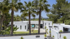 Amazing contemporary designer villa with full privacy and touristic rental permit