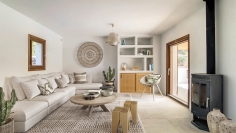 Super charmante en volledig gerenoveerde Ibiza stijl villa op groot perceel dichtbij alle voorzieningen