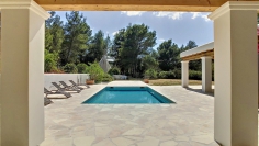 Super charmante en volledig gerenoveerde Ibiza stijl villa op groot perceel dichtbij alle voorzieningen