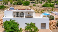 Super sfeervolle gerenoveerde finca op groot perceel met adembenemend uitzicht over de Atzaró vallei