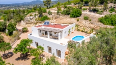 Super sfeervolle gerenoveerde finca op groot perceel met adembenemend uitzicht over de Atzaró vallei