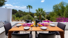 Schitterende volledig gerenoveerde Ibiza villa met veel sfeer en charme