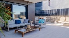 Moderne en luxe villa van recente bouw op loopafstand van Talamanca strand