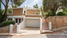 Sfeervolle Ibiza stijl villa met verhuurvergunning dichtbij het strand en haven