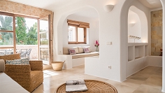 Schitterend gerenoveerd Ibiza townhouse te koop op enkele meters van het strand