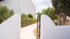 Schitterend gerenoveerd Ibiza townhouse te koop op enkele meters van het strand