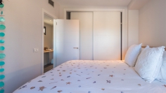 Gloednieuw modern appartement pal aan het strand in Cala Vadella