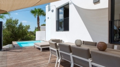 Stunning 7-bedroom designer villa with rental licence in sought after location