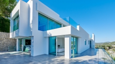 Spectacular designer villa with impressive panoramic sea views