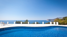 Spectaculaire Ibiza villa direct aan zee met verhuurlicentie!