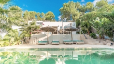 Superb property near the beach with rental licence