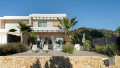 Stunning frontline townhouse with panoramic sea views