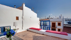 Unique townhouse close to Vara del Rey