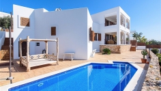 Fantastic sea view villa walking distance to the beach