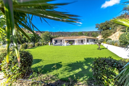 Stunning contemporary and very luxurious villa with panoramic views