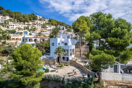 Hele sfeervolle moderne en volledig gerenoveerde Ibiza stijl villa 