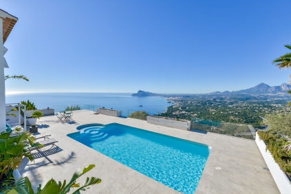 Schitterende Mediterrane Ibiza stijl villa met spectaculair zeezicht in Altea Hills