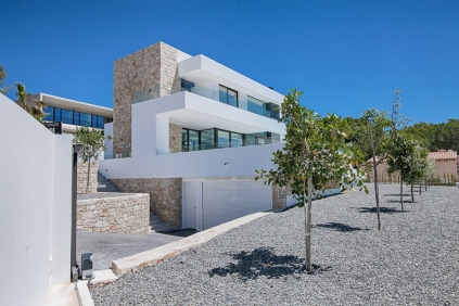 Nieuwe instapklare moderne villa op loopafstand van het centrum en strand van Moraira