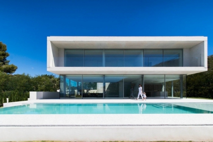 SUPERDEAL: Spectaculaire architectuur villa op 50 meter van het strand sterk in prijs verlaagd!