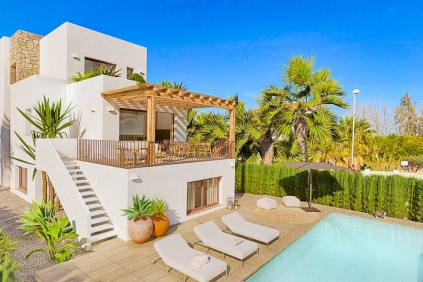 Unique: Luxurious new-build Ibiza style villa right on the beautiful sandy beach of Oliva