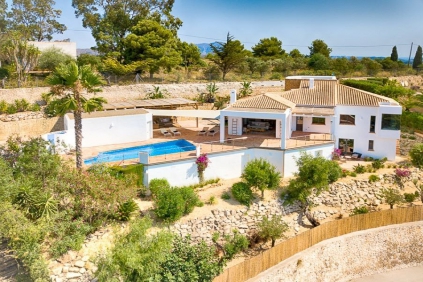 Super mooie Ibiza stijl villa met panoramisch zeezicht en 100% privacy in Moraira