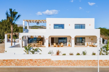 Schitterende instapklare nieuwe Ibiza stijl villa met zeezicht in Moraira