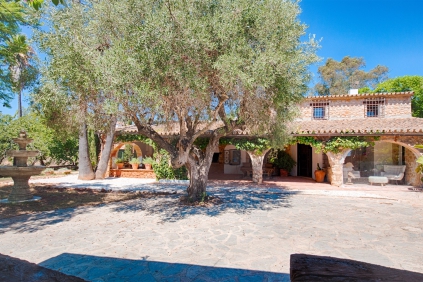 Costa Blanca's Hidden Gem: A Restored 200-Year-Old Finca surrounded by natural beauty