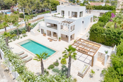 Luxe nieuwgebouwde Ibiza stijl villa op toplocatie Benissa