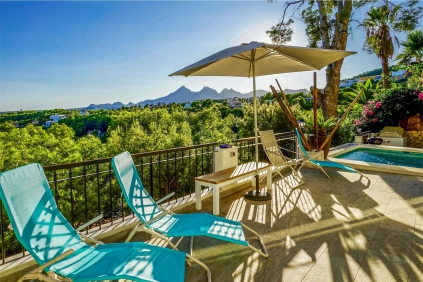 Mooie Ibiza-stijl villa met spectaculair uitzicht in Altea