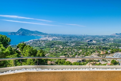 Prachtig appartement op het zuiden met spectacular uitzicht op Altea vanaf zeer ruim terras