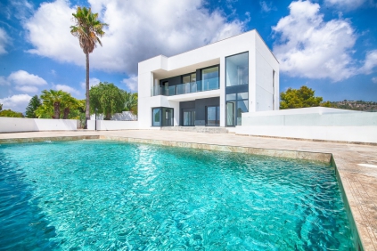 LARGE NEWLY BUILD VILLA CLOSE TO MORAIRA WITH EXCEPTIONAL SEA VIEWS