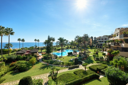 Stunning beachfront luxury apartment boasting amazing sea views