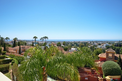 Beautiful and spacious townhouse with stunning sea views for sale in La Quinta Hills