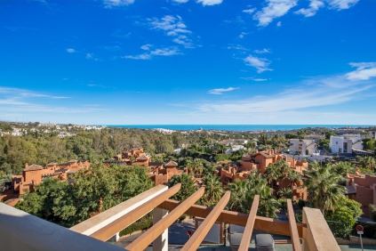 Schitterend ruim en zeer luxe penthouse met panoramisch zeezicht in het hart van de Golf vallei