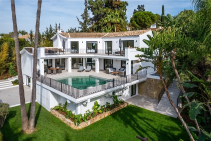 Beautiful new build Mediterranean villa with modern interior in sought after location