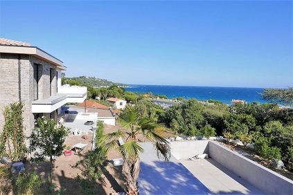 Absolutely stunning modern sea viea apartment for sale close to all amenities