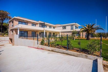 Unique seafront development of luxury apartments in Sainte Maxime La Nartelle