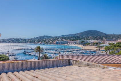 Stunning 1 bed apartment with rooftop terrace in the historic center of Sainte Maxime