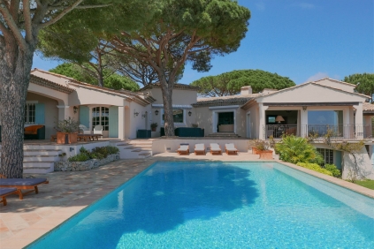 Impressive villa with incredible views of Saint Tropez bay