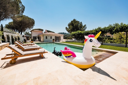 Fantastische eigentijdse familie villa op loopafstand van het La Nartelle strand