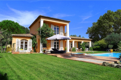 Superb charming villa in private domain with 24h security, private beach and golf