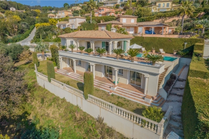 Beautiful Mediterranean villa with lovely sea view close to the beach and center