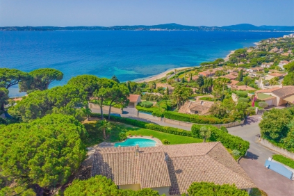 Prime investment opportunity: Stunning villa with expansive sea views in prime location in Sainte-Maxime