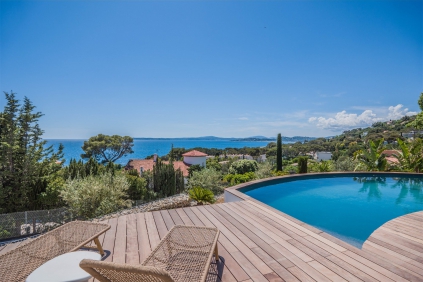 Volledig gerenoveerde villa met spectaculair uitzicht op de baai van Saint-Tropez