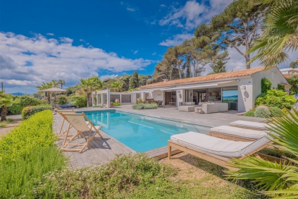 Bohemian-chic villa met zeezicht in Sainte-Maxime op loopafstand strand, jachthaven en centrum