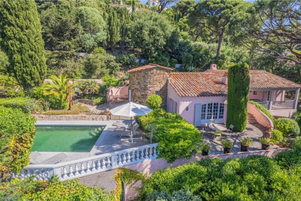 Zeldzame kans op toplocatie: charmante villa met zeezicht, rust en enorm renovatiepotentieel