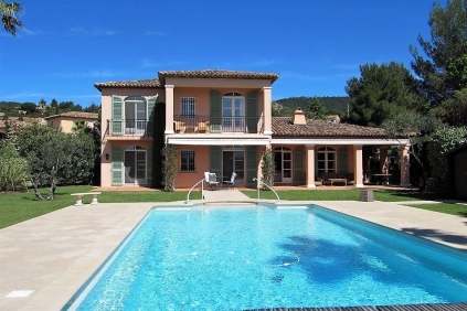 Immaculate and charming villa in secure domain with private beach and golf